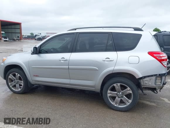 ✅ 2011 Toyota RAV4 Sport • VIN: JTMRK4DV1B5101858 • Lot: 42124449. Listed on IAAI with 168,758 mi. Free auction sales archive from the USA and detailed vehicle history report at DreamBid. Image 15.