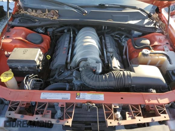 ✅ 2010 Dodge Challenger SRT-8 • VIN: 2B3CJ7DW8AH308873 • Lot: 88857005. Wystawiony na Copart z przebiegiem 162 537 mil. Bezpłatny archiwum sprzedaży aukcyjnych z USA i szczegółowy raport historii pojazdu na DreamBid. Zdjęcie 13.