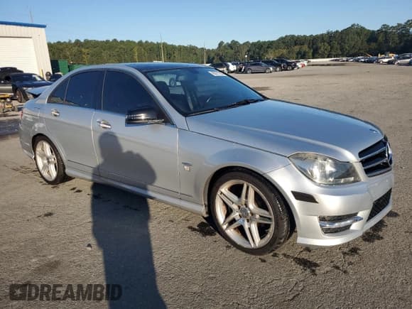 ✅ 2012 Mercedes-Benz C 250 Sport • VIN: WDDGF4HB4CA650478 • Lot: 86071785. Wystawiony na Copart z przebiegiem 105 717 mil. Bezpłatny archiwum sprzedaży aukcyjnych z USA i szczegółowy raport historii pojazdu na DreamBid. Zdjęcie 4.