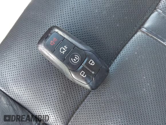 ✅ 2013 Lincoln MKZ • VIN: 3LN6L2J92DR828546 • Лот: 42836249. Опубликован ранее на IAAI с пробегом 177 618 миль. Бесплатный доступ к архиву аукционных продаж из США и подробный отчёт об истории автомобиля на DreamBid. Изображение 11.