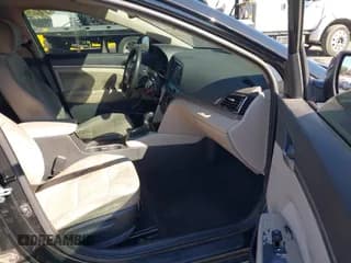 ✅ 2017 Hyundai Elantra SE • VIN: 5NPD84LFXHH088328 • Lot: 43455650. Listed on IAAI with 235,295 mi. Free auction sales archive from the USA and detailed vehicle history report at DreamBid. Image 5.