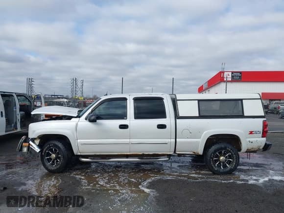 ✅ 2005 Chevrolet Silverado 2500HD LT • VIN: 1GCHK23215F950393 • Lot: 41780395. Wystawiony na IAAI z przebiegiem 294 419 mil. Bezpłatny archiwum sprzedaży aukcyjnych z USA i szczegółowy raport historii pojazdu na DreamBid. Zdjęcie 14.