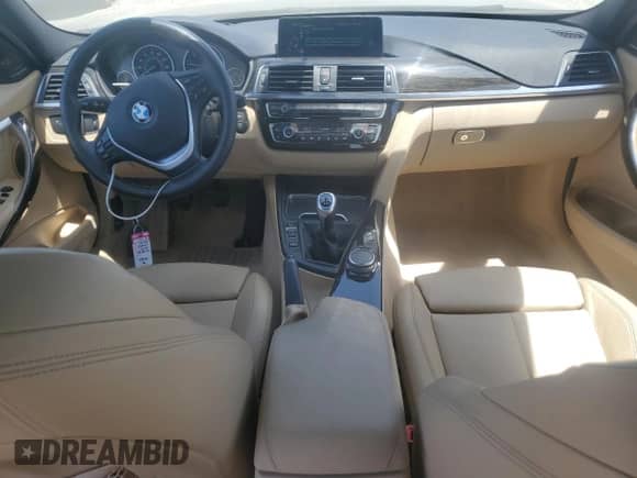 2016 BMW 3 Series z VIN WBA8E7C57GK415560, wystawiony jako Copart lot #60493425 z przebiegiem 37 702 mil mil oraz Szkoda całkowita • Salvage title. Historia ofert i sprzedaży dostępna na DreamBid. Obrazek 8.