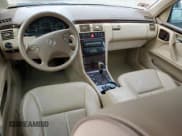 ✅ 2001 Mercedes-Benz E 320/430 4 Matic • VIN: WDBJF82J31X053399 • Lot: 60511895. Wystawiony na Copart z przebiegiem Nie podano. Bezpłatny archiwum sprzedaży aukcyjnych z USA i szczegółowy raport historii pojazdu na DreamBid. Zdjęcie 8.