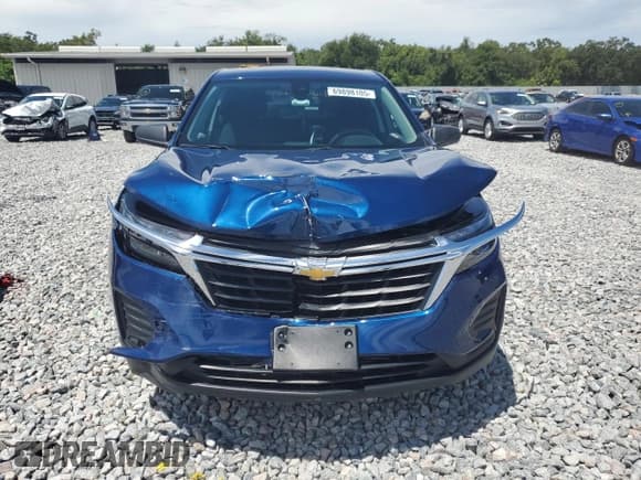 ✅ 2022 Chevrolet Equinox LS • VIN: 3GNAXSEV8NS235902 • Lot: 69898105. Wystawiony na Copart z przebiegiem 29 581 mil. Bezpłatny archiwum sprzedaży aukcyjnych z USA i szczegółowy raport historii pojazdu na DreamBid. Zdjęcie 5.