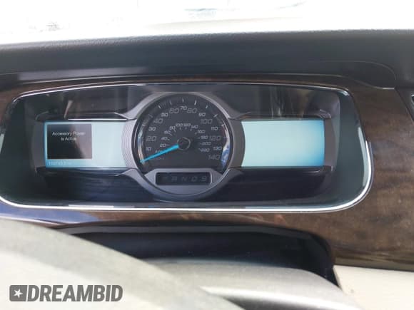 ✅ 2019 Ford Taurus Limited • VIN: 1FAHP2F82KG118106 • Lot: 43530297. Wystawiony na IAAI z przebiegiem 130 745 mil. Bezpłatny archiwum sprzedaży aukcyjnych z USA i szczegółowy raport historii pojazdu na DreamBid. Zdjęcie 7.