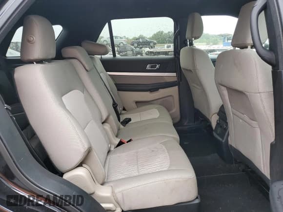 ✅ 2019 Ford Explorer • VIN: 1FM5K7B86KGA58051 • Lot: 70570155. Wystawiony na Copart z przebiegiem 105 952 mil. Bezpłatny archiwum sprzedaży aukcyjnych z USA i szczegółowy raport historii pojazdu na DreamBid. Zdjęcie 11.