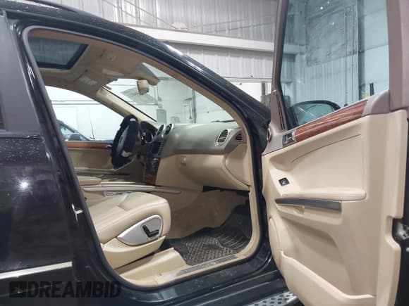 ✅ 2008 Mercedes-Benz M 350 • VIN: 4JGBB86E78A313066 • Lot: 43400023. Listed on IAAI with 125,871 mi. Free auction sales archive from the USA and detailed vehicle history report at DreamBid. Image 5.