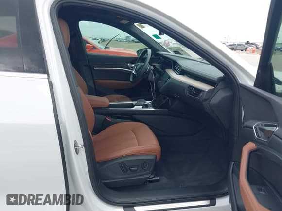 ✅ 2024 Audi Q8 e-tron Premium Plus • VIN: WA15AAGE0RB026474 • Lot: 42116042. Listed on IAAI with 11,306 mi. Free auction sales archive from the USA and detailed vehicle history report at DreamBid. Image 5.