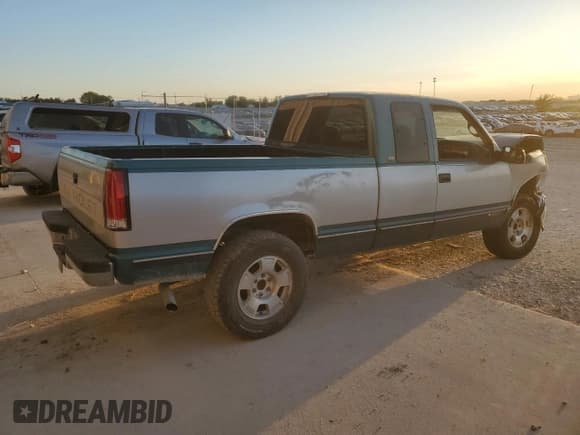 ✅ 1997 Chevrolet Silverado 1500 • VIN: 1GCEK19R9VE197820 • Лот: 84001185. Опубликован ранее на Copart с пробегом 193 957 миль. Бесплатный доступ к архиву аукционных продаж из США и подробный отчёт об истории автомобиля на DreamBid. Изображение 3.