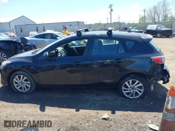 ✅ 2013 Mazda 3 i Grand Touring • VIN: JM1BL1M78D1818010 • Lot: 42060056. Wystawiony na IAAI z przebiegiem 139 157 mil. Bezpłatny archiwum sprzedaży aukcyjnych z USA i szczegółowy raport historii pojazdu na DreamBid. Zdjęcie 14.
