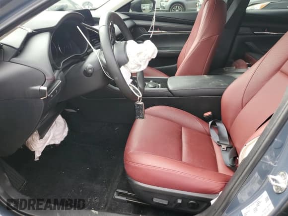 ✅ 2024 Mazda 3 S Carbon Edition • VIN: 3MZBPBCM6RM408217 • Lot: 81159455. Wystawiony na Copart z przebiegiem Nie podano. Bezpłatny archiwum sprzedaży aukcyjnych z USA i szczegółowy raport historii pojazdu na DreamBid. Zdjęcie 7.