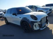 ✅ 2020 MINI Hardtop 4 Door Cooper • VIN: WMWXU7C08L2L76572 • Lot: 43526506. Wystawiony na IAAI z przebiegiem 34 249 mil. Bezpłatny archiwum sprzedaży aukcyjnych z USA i szczegółowy raport historii pojazdu na DreamBid. Zdjęcie 1.