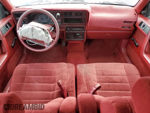 ✅ 1993 Plymouth Acclaim • VIN: 3P3XA46K5PT642951 • Lot: 52153065. Wystawiony na Copart z przebiegiem 80 386 mil. Bezpłatny archiwum sprzedaży aukcyjnych z USA i szczegółowy raport historii pojazdu na DreamBid. Zdjęcie 8.