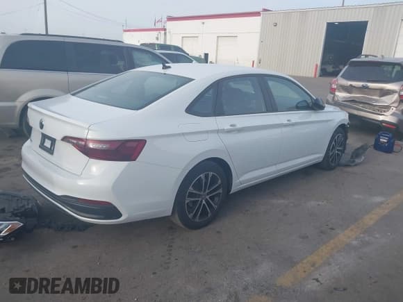 ✅ 2022 Volkswagen Jetta Sport • VIN: 3VWBM7BU1NM019096 • Lot: 41906714. Listed on IAAI with 29,326 mi. Free auction sales archive from the USA and detailed vehicle history report at DreamBid. Image 4.