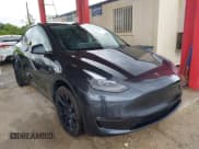 ✅ 2024 Tesla Model Y Long Range • VIN: 7SAYGAEE3RF039918 • Lot: 42245381. Wystawiony na IAAI z przebiegiem 23 888 mil. Bezpłatny archiwum sprzedaży aukcyjnych z USA i szczegółowy raport historii pojazdu na DreamBid. Zdjęcie 1.