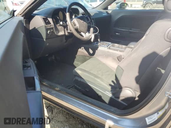 2013 Dodge Challenger SXT z VIN 2C3CDYAG0DH628853, wystawiony jako Copart lot #69860134 z przebiegiem 169 157 mil mil oraz Szkoda całkowita • Salvage title. Historia ofert i sprzedaży dostępna na DreamBid. Obrazek 8.