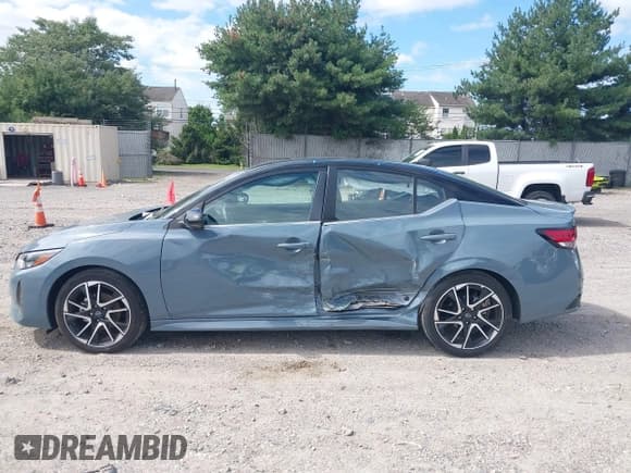 ✅ 2024 Nissan Sentra SR • VIN: 3N1AB8DV9RY306607 • Lot: 43021407. Wystawiony na IAAI z przebiegiem 5 041 mil. Bezpłatny archiwum sprzedaży aukcyjnych z USA i szczegółowy raport historii pojazdu na DreamBid. Zdjęcie 14.