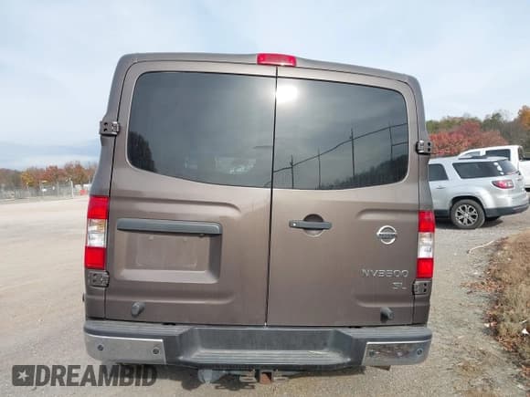 ✅ 2018 Nissan NV 3500 HD SL • VIN: 5BZAF0AA2JN850131 • Lot: 43685889. Wystawiony na IAAI z przebiegiem 236 719 mil. Bezpłatny archiwum sprzedaży aukcyjnych z USA i szczegółowy raport historii pojazdu na DreamBid. Zdjęcie 16.