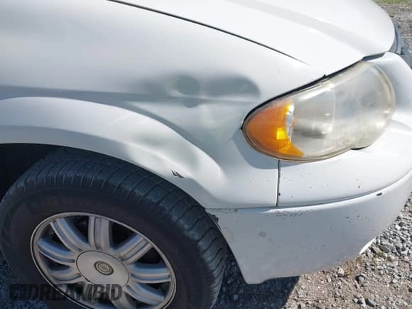 ✅ 2005 Chrysler Town & Country Touring • VIN: 2C4GP54L45R444491 • Lot: 41893283. Listed on IAAI with 237,043 mi. Free auction sales archive from the USA and detailed vehicle history report at DreamBid. Image 6.