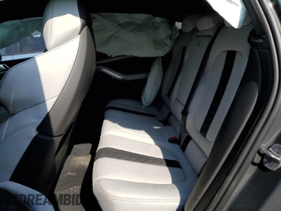 ✅ 2022 BMW X6 M • VIN: 5YMCY0C08N9M70787 • Lot: 45865613. Wystawiony na Copart z przebiegiem 8 433 mil. Bezpłatny archiwum sprzedaży aukcyjnych z USA i szczegółowy raport historii pojazdu na DreamBid. Zdjęcie 11.