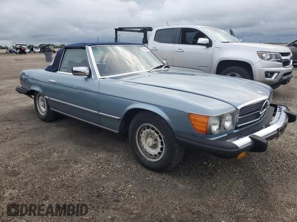 ✅ 1977 Mercedes-Benz SL • VIN: 10704412038296 • Лот: 74061844. Опубликован ранее на Copart с пробегом 97 053 миль. Бесплатный доступ к архиву аукционных продаж из США и подробный отчёт об истории автомобиля на DreamBid. Изображение 4.