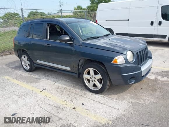 ✅ 2007 Jeep Compass • VIN: 1JBFT57W470241712 • Lot: 42393491. Wystawiony na IAAI z przebiegiem 230 795 mil. Bezpłatny archiwum sprzedaży aukcyjnych z USA i szczegółowy raport historii pojazdu na DreamBid. Zdjęcie 1.