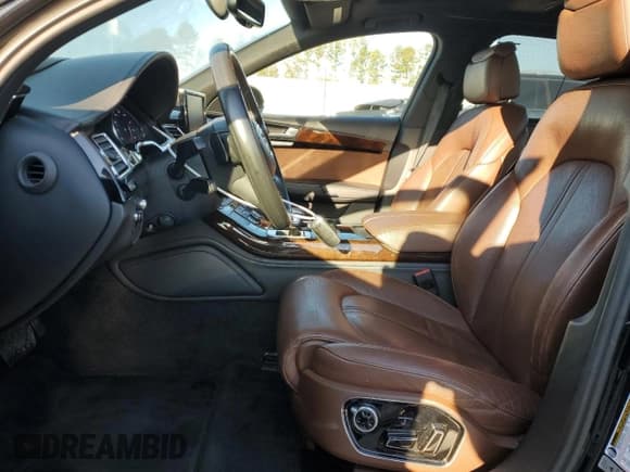 ✅ 2015 Audi A8 3.0T • VIN: WAU3GAFD1FN017875 • Лот: 88210815. Опубликован ранее на Copart с пробегом 124 720 миль. Бесплатный доступ к архиву аукционных продаж из США и подробный отчёт об истории автомобиля на DreamBid. Изображение 7.