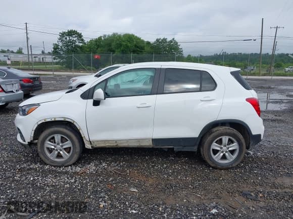 ✅ 2022 Chevrolet Trax LS • VIN: KL7CJNSM2NB513931 • Lot: 42493371. Listed on IAAI with 42,498 mi. Free auction sales archive from the USA and detailed vehicle history report at DreamBid. Image 15.
