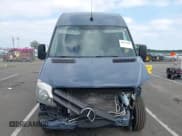 ✅ 2018 Mercedes-Benz Sprinter Cargo Worker • VIN: WD3PE7CDXJP648066 • Lot: 42833089. Wystawiony na IAAI z przebiegiem 64 830 mil. Bezpłatny archiwum sprzedaży aukcyjnych z USA i szczegółowy raport historii pojazdu na DreamBid. Zdjęcie 12.