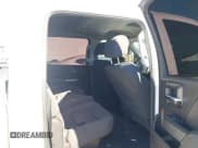 ✅ 2018 Chevrolet Silverado 1500 LT • VIN: 3GCPCREC6JG482791 • Lot: 43519455. Wystawiony na IAAI z przebiegiem 174 730 mil. Bezpłatny archiwum sprzedaży aukcyjnych z USA i szczegółowy raport historii pojazdu na DreamBid. Zdjęcie 8.