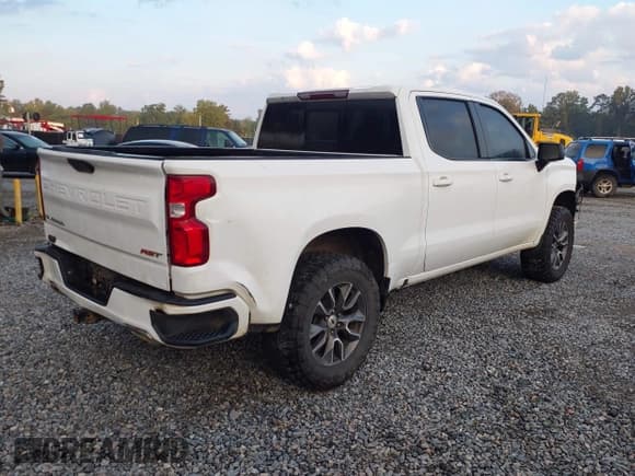 ✅ 2020 Chevrolet Silverado 1500 RST • VIN: 3GCUYEET9LG110801 • Lot: 43146146. Listed on IAAI with 145,879 mi. Free auction sales archive from the USA and detailed vehicle history report at DreamBid. Image 4.