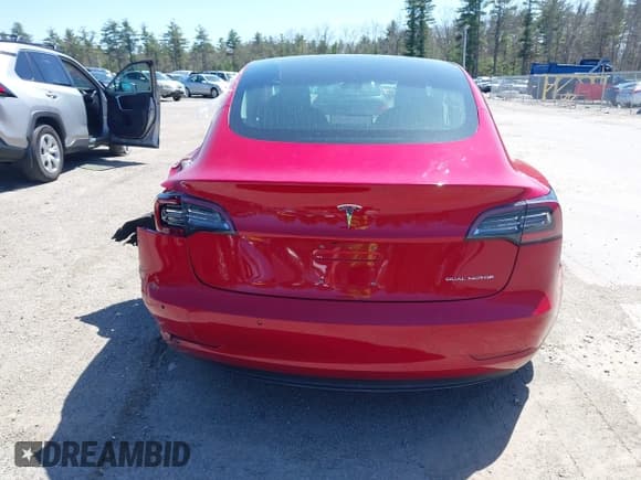 ✅ 2018 Tesla Model 3 Long Range Battery • VIN: 5YJ3E1EB3JF087779 • Lot: 42134749. Wystawiony na IAAI z przebiegiem 21 529 mil. Bezpłatny archiwum sprzedaży aukcyjnych z USA i szczegółowy raport historii pojazdu na DreamBid. Zdjęcie 17.