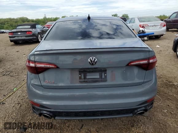 ✅ 2023 Volkswagen Jetta Autobahn • VIN: 3VW2T7BU4PM006476 • Lot: 56361905. Wystawiony na Copart z przebiegiem 22 192 mil. Bezpłatny archiwum sprzedaży aukcyjnych z USA i szczegółowy raport historii pojazdu na DreamBid. Zdjęcie 6.