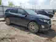 2020 Chevrolet Equinox LT z VIN 2GNAXKEV9L6108751, wystawiony jako Copart lot #68470475 z przebiegiem 56 988 mil mil oraz Szkoda całkowita • Salvage title. Historia ofert i sprzedaży dostępna na DreamBid. Obrazek 4.