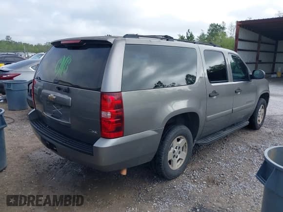 ✅ 2007 Chevrolet Suburban LT • VIN: 1GNFC16077R372737 • Лот: 41917140. Опубликован ранее на IAAI с пробегом 249 075 миль. Бесплатный доступ к архиву аукционных продаж из США и подробный отчёт об истории автомобиля на DreamBid. Изображение 4.