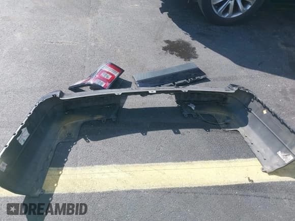 ✅ 2017 Land Rover Range Rover • VIN: SALGR2FK8HA325874 • Lot: 43534632. Wystawiony na IAAI z przebiegiem 70 919 mil. Bezpłatny archiwum sprzedaży aukcyjnych z USA i szczegółowy raport historii pojazdu na DreamBid. Zdjęcie 12.