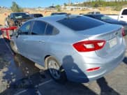 ✅ 2018 Chevrolet Cruze LS • VIN: 1G1BC5SM6J7175707 • Lot: 43652484. Wystawiony na IAAI z przebiegiem 133 689 mil. Bezpłatny archiwum sprzedaży aukcyjnych z USA i szczegółowy raport historii pojazdu na DreamBid. Zdjęcie 3.