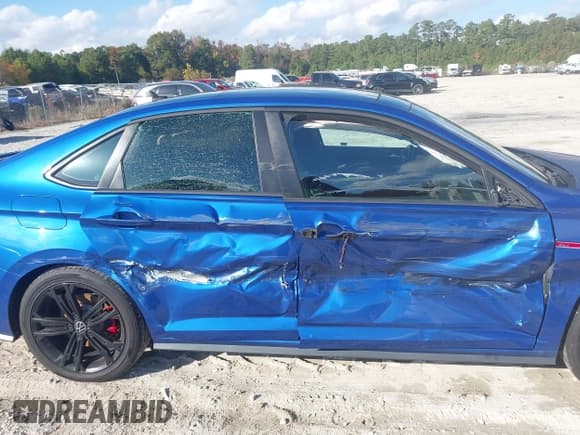 ✅ 2022 Volkswagen Jetta Autobahn • VIN: 3VW2T7BU0NM006259 • Lot: 43628911. Wystawiony na IAAI z przebiegiem 46 480 mil. Bezpłatny archiwum sprzedaży aukcyjnych z USA i szczegółowy raport historii pojazdu na DreamBid. Zdjęcie 6.