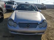 ✅ 2002 Mercedes-Benz C 230/260/280/320 • VIN: WDBRN47J12A288749 • Lot: 42052655. Wystawiony na Copart z przebiegiem 229 188 mil. Bezpłatny archiwum sprzedaży aukcyjnych z USA i szczegółowy raport historii pojazdu na DreamBid. Zdjęcie 5.