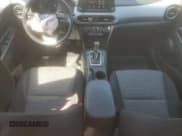 ✅ 2020 Hyundai Kona SEL • VIN: KM8K22AA9LU504528 • Лот: 62873324. Опубликован ранее на Copart с пробегом 71 853 миль. Бесплатный доступ к архиву аукционных продаж из США и подробный отчёт об истории автомобиля на DreamBid. Изображение 8.