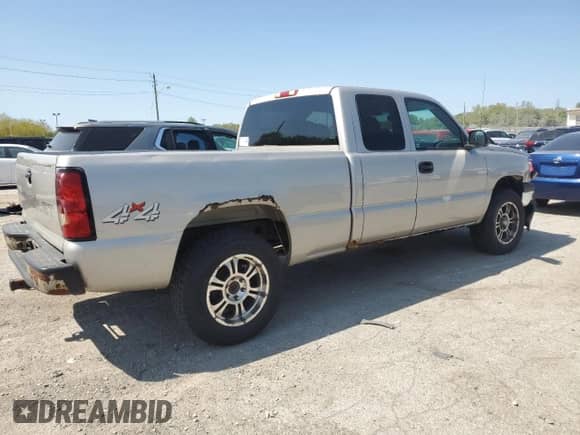 2006 Chevrolet Silverado 1500 LS z VIN 1GCEK19V26Z143573, wystawiony jako Copart lot #70707094 z przebiegiem 223 853 mil mil oraz Szkoda całkowita • Salvage title. Historia ofert i sprzedaży dostępna na DreamBid. Obrazek 3.