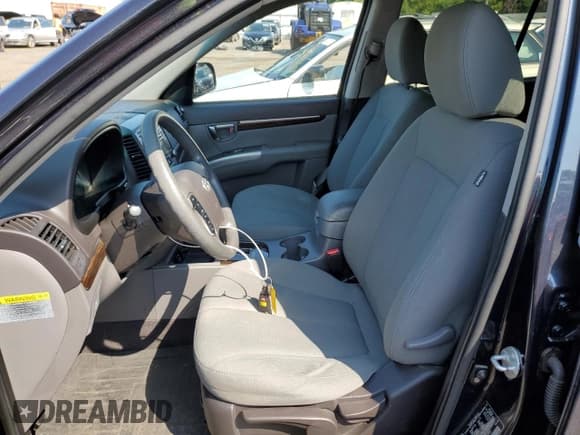 ✅ 2010 Hyundai Santa Fe GLS • VIN: 5NMSGDAB0AH417552 • Lot: 68658714. Listed on Copart with 84,962 mi. Free auction sales archive from the USA and detailed vehicle history report at DreamBid. Image 7.