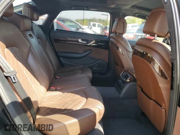 ✅ 2016 Audi A8 Sport • VIN: WAU43AFD6GN010163 • Lot: 81855975. Wystawiony na Copart z przebiegiem 96 172 mil. Bezpłatny archiwum sprzedaży aukcyjnych z USA i szczegółowy raport historii pojazdu na DreamBid. Zdjęcie 10.