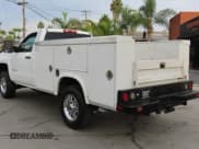 ✅ 2018 Chevrolet Silverado 2500HD Work Truck • VIN: 1GB0CUEGXJZ276725 • Лот: 93052075. Опубликован ранее на Copart с пробегом 135 413 миль. Бесплатный доступ к архиву аукционных продаж из США и подробный отчёт об истории автомобиля на DreamBid. Изображение 4.