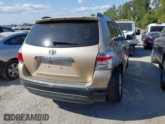 ✅ 2013 Toyota Highlander SE • VIN: 5TDZK3EH4DS135406 • Лот: 43170302. Опубликован ранее на IAAI с пробегом 238 486 миль. Бесплатный доступ к архиву аукционных продаж из США и подробный отчёт об истории автомобиля на DreamBid. Изображение 4.