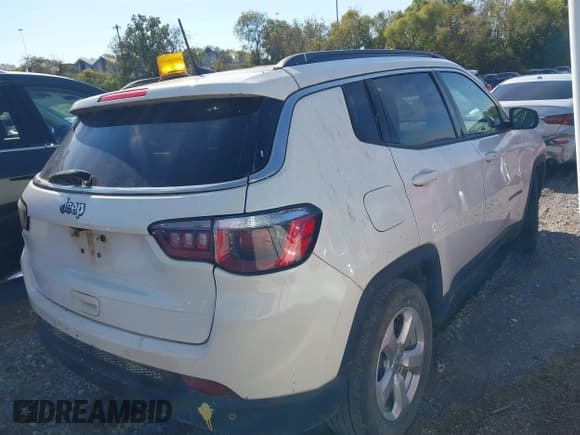 ✅ 2019 Jeep Compass Latitude • VIN: 3C4NJCBB9KT802894 • Lot: 43589116. Wystawiony na IAAI z przebiegiem 135 922 mil. Bezpłatny archiwum sprzedaży aukcyjnych z USA i szczegółowy raport historii pojazdu na DreamBid. Zdjęcie 4.