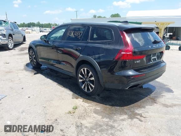 ✅ 2021 Volvo V60 • VIN: YV4102WK3M1074020 • Lot: 42823332. Wystawiony na IAAI z przebiegiem 31 166 mil. Bezpłatny archiwum sprzedaży aukcyjnych z USA i szczegółowy raport historii pojazdu na DreamBid. Zdjęcie 3.