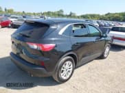 ✅ 2022 Ford Escape SE • VIN: 1FMCU0G65NUA67782 • Lot: 43261384. Wystawiony na IAAI z przebiegiem 57 402 mil. Bezpłatny archiwum sprzedaży aukcyjnych z USA i szczegółowy raport historii pojazdu na DreamBid. Zdjęcie 4.