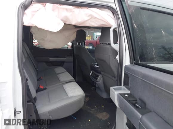 ✅ 2023 Ford F-150 Lightning Pro • VIN: 1FTVW1EL8PWG05596 • Лот: 41644473. Опубликован ранее на IAAI с пробегом 20 129 миль. Бесплатный доступ к архиву аукционных продаж из США и подробный отчёт об истории автомобиля на DreamBid. Изображение 8.